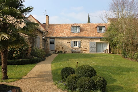 Charming house, a landscaped garden and a pool.