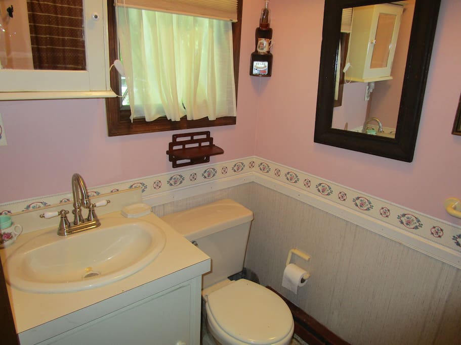Eyrie 1st Floor Bathroom 1