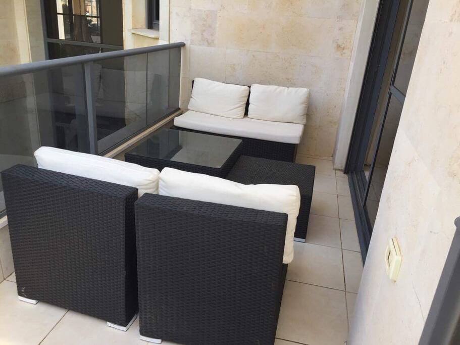Balcon devant 12 M2 salon de jardin avec vue sur jardin