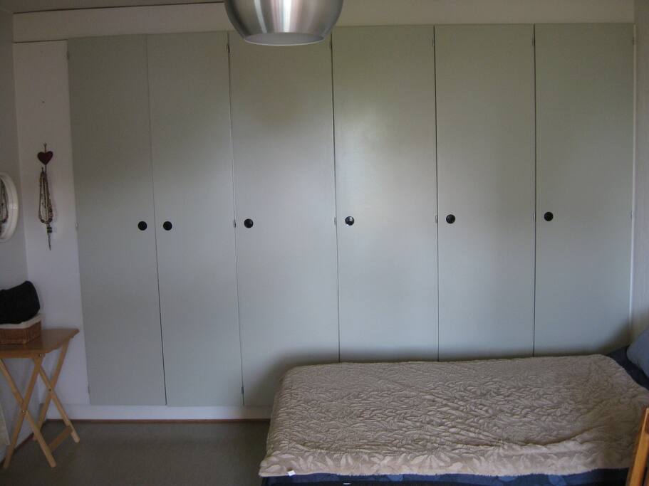 The bedroom/living room