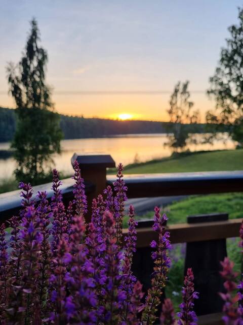 Large holiday home with 4 bedrooms and 2 bathrooms by the lake
