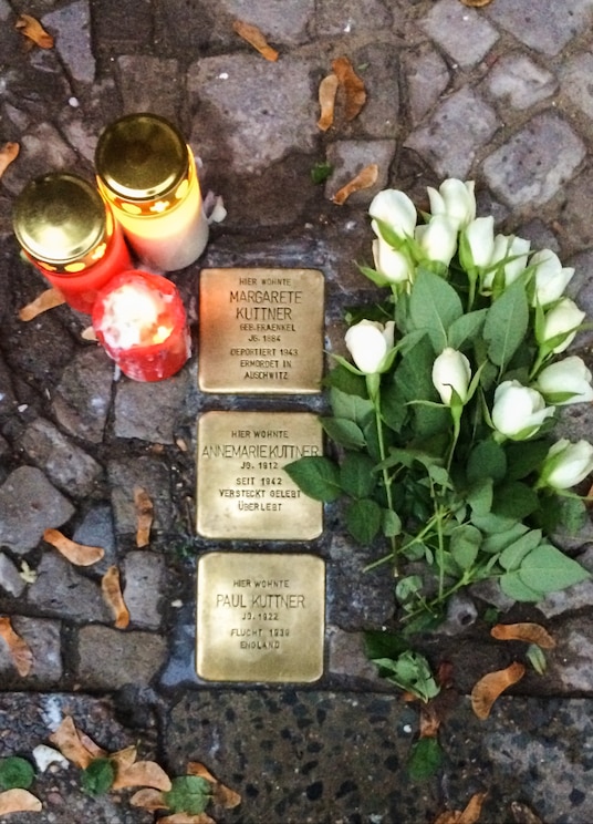 Show full-screen, host-provided image