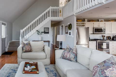 Successful Airbnb property: The Charming Chalet with Gorgeous Mountain Views in Royal Pines