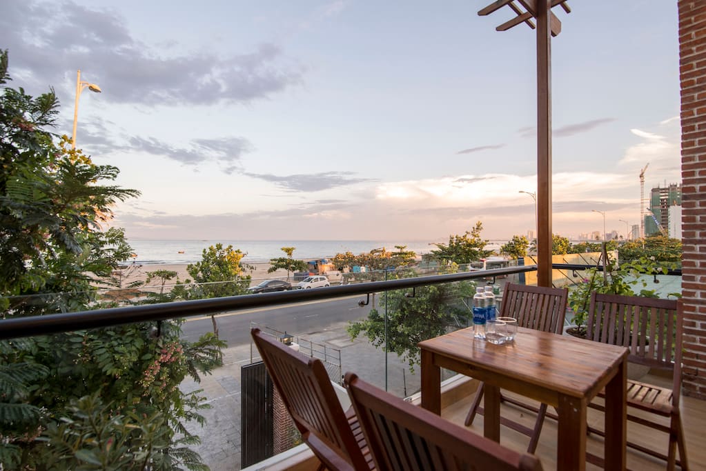 Ban công nhìn ra biển đẹp 