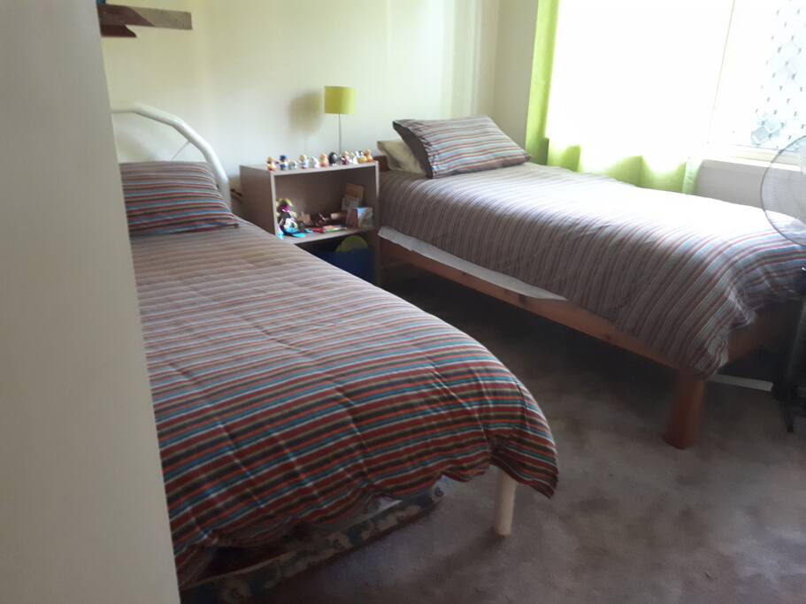 2 single beds in one room