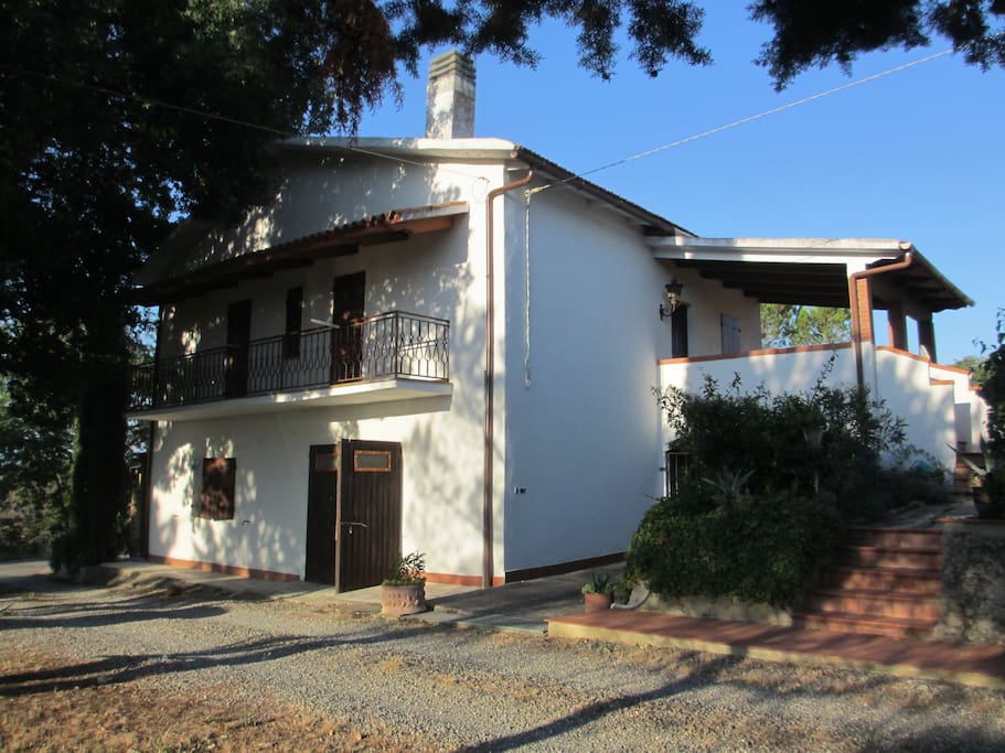 entrance and terrace apartment 1. Floor