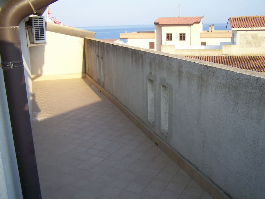 balcone perimetrale lato mare