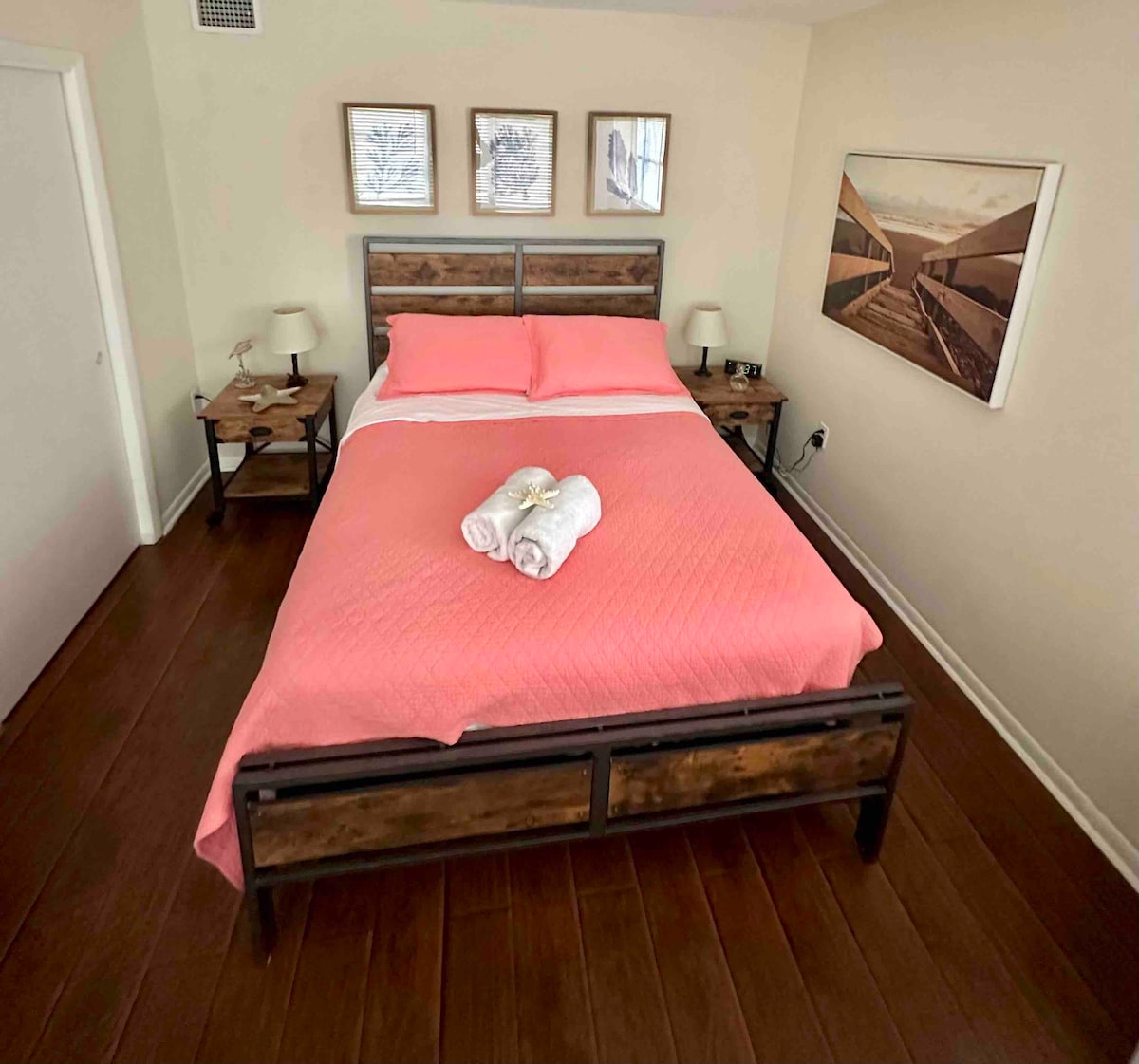 ห้องนอนที่ 3 มี 2 เตียง 
เตียงที่ 2 ไม่อยู่ในรูป