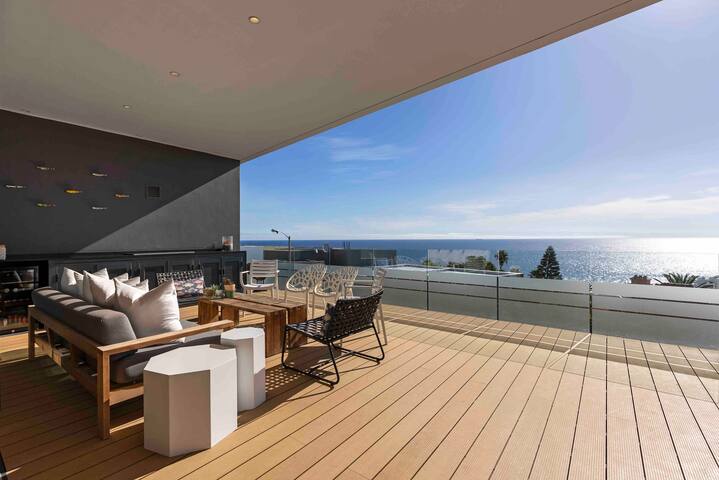 Villa in Bantry Bay in a beautiful location. gallery image 3