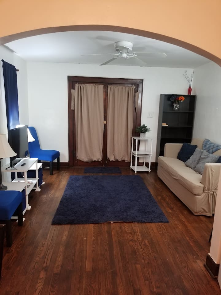 Cozy Emerson Heights Bungalow - Christian Park Indianapolis