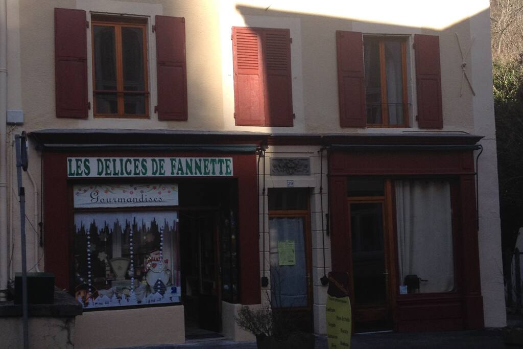La location se situe au 1 er et 2 ème étage