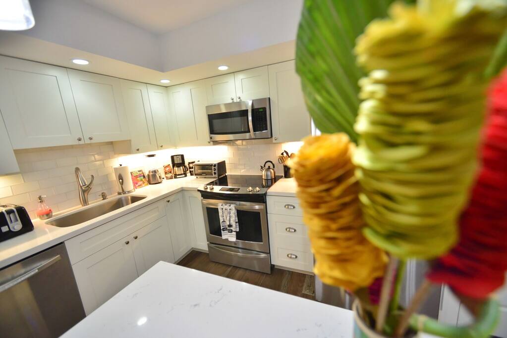 Kitchen also has quartz countertops, soft close cabinets and drawers, and even under cabinet lighting!