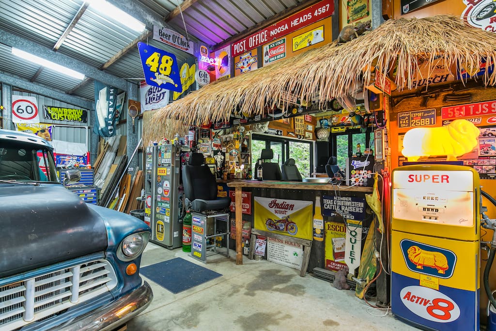 Ray's 'Wahoo Bar'