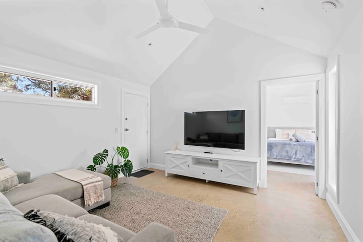Magnolia - New Hampton Style Holiday Home - Kangaroo Island