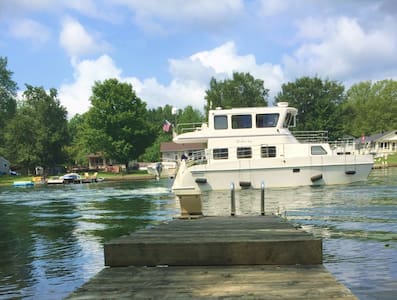 Muskoka Very Cozy  ***Waterfront*** Cottage
