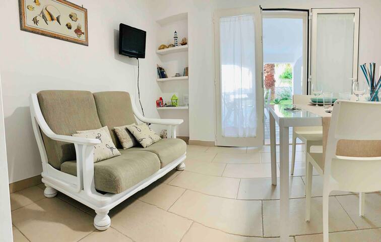 VILLETTA SULLA SPIAGGIA A PORTO CESAREO gallery image 5