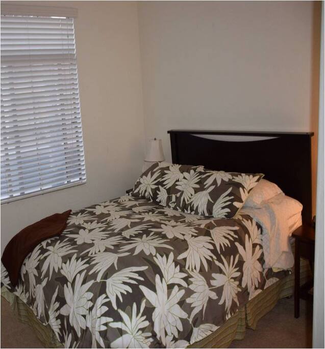 2nd Bedroom w/Queen Bed