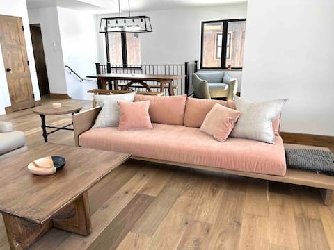 Top Airbnb: Modern Organic Chalet minutes from Downtown CB in Crested Butte