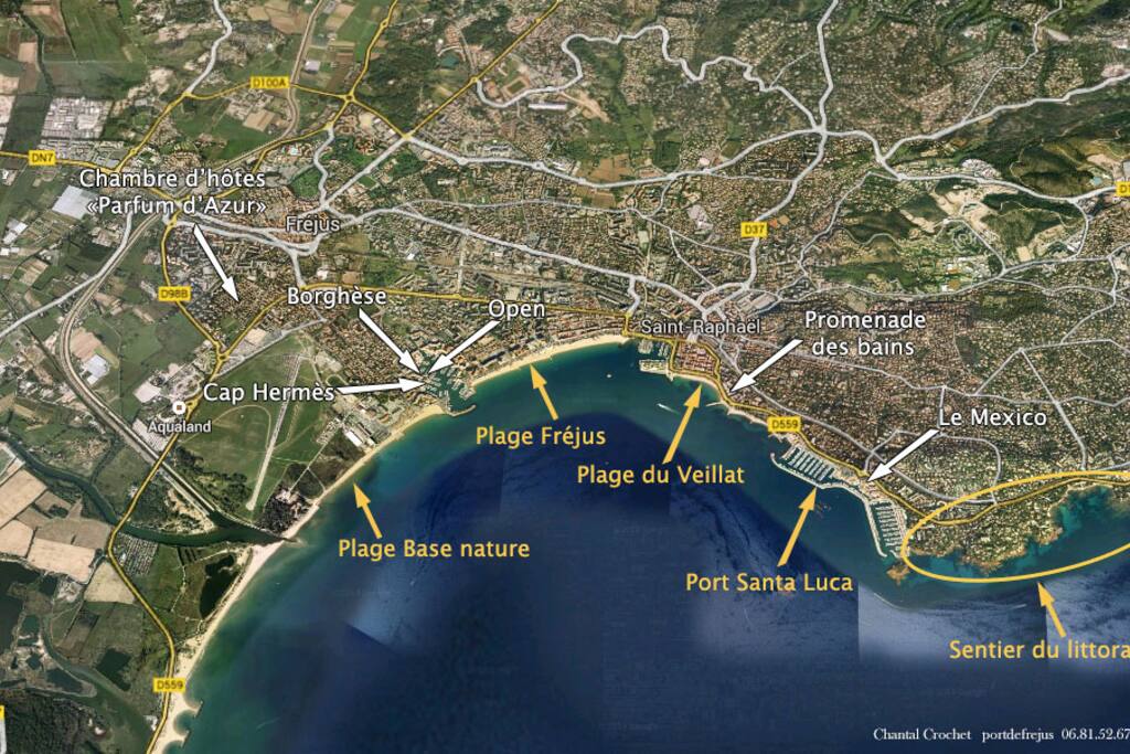 En centre ville tout en étant dans une petite rue calme , plage à 80m, gare TGV à 3' à pied