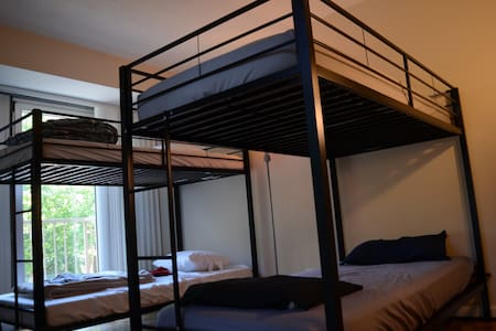 Comfy bunks, best, most walkable location in DC!