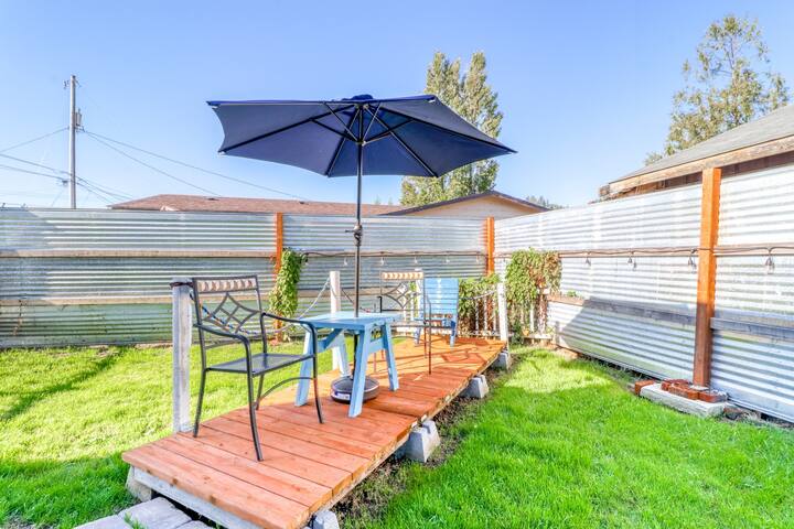 NEW LISTING! Coastal cottage w/ a private yard in a great location!