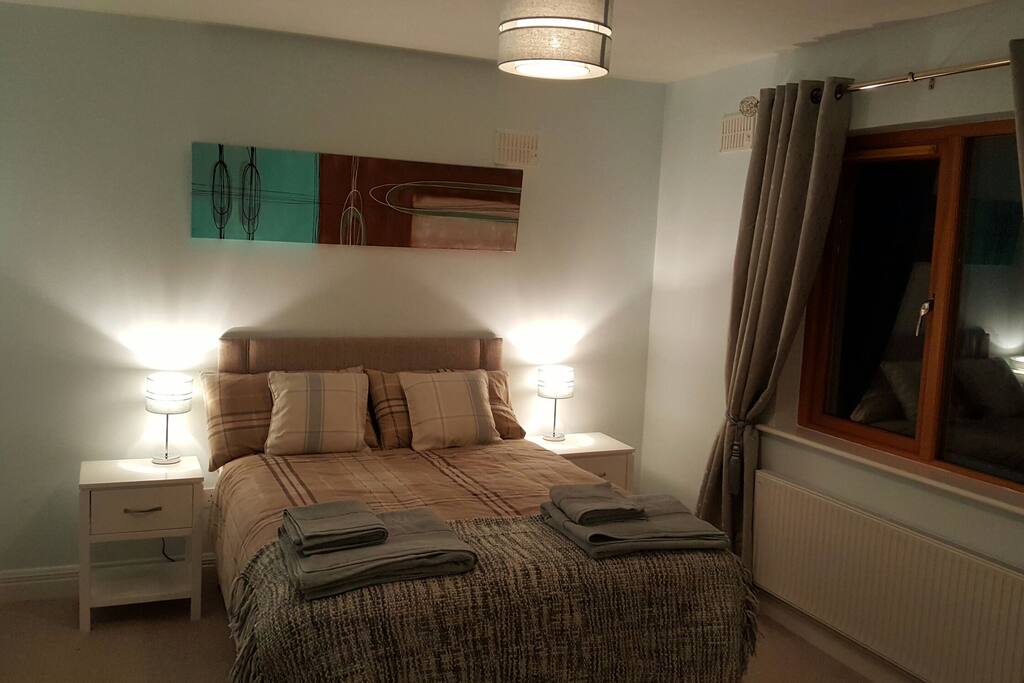 2nd Double bedroom, bright and spacious with ample storage space.