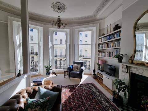 Balcony flat with sea views. Bright & beautiful!