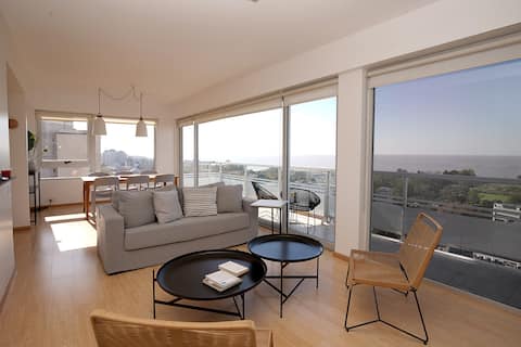 Top Airbnb: Modern 2 bedroom apartment, 17th floor, open view of the river in Vicente López