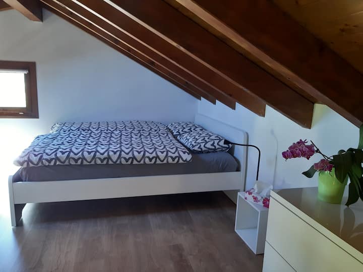 Mezzanine s manželskou posteľou 