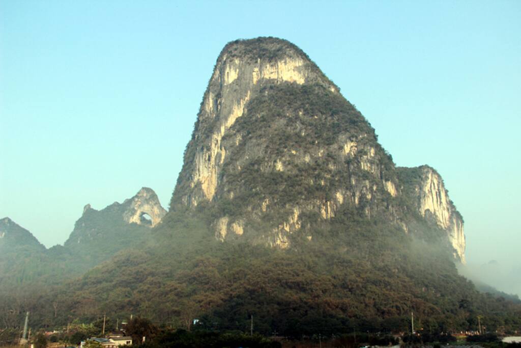 月亮山