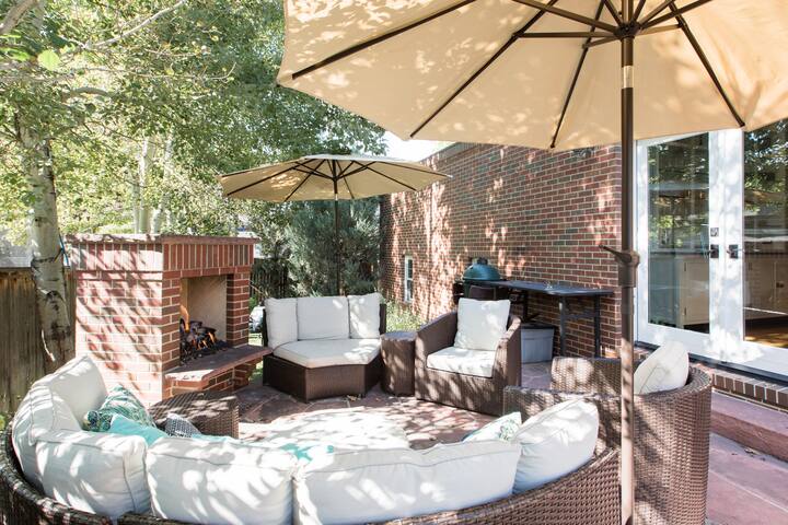 Re-Imagined Brick Bungalow In Charming Bonnie Brae