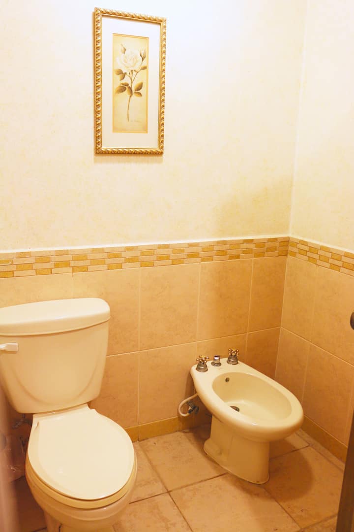 Hauptbadezimmer/Hauptschlafzimmer