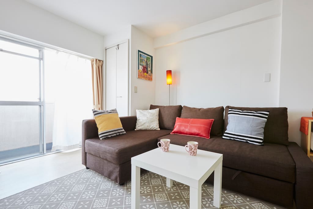 Big living room and make you feel at home. 大客厅,让您感觉到宾至如归。