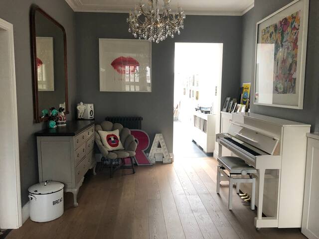 Stunning modern Queens Park Victorian family home gallery image 4