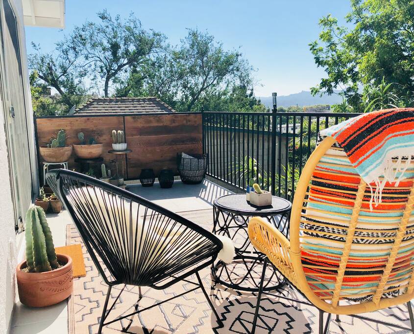 large balkony with views of the griffith observatory