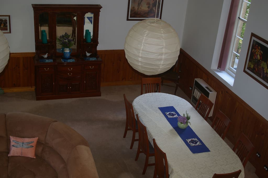 Open space dining area with lounge.