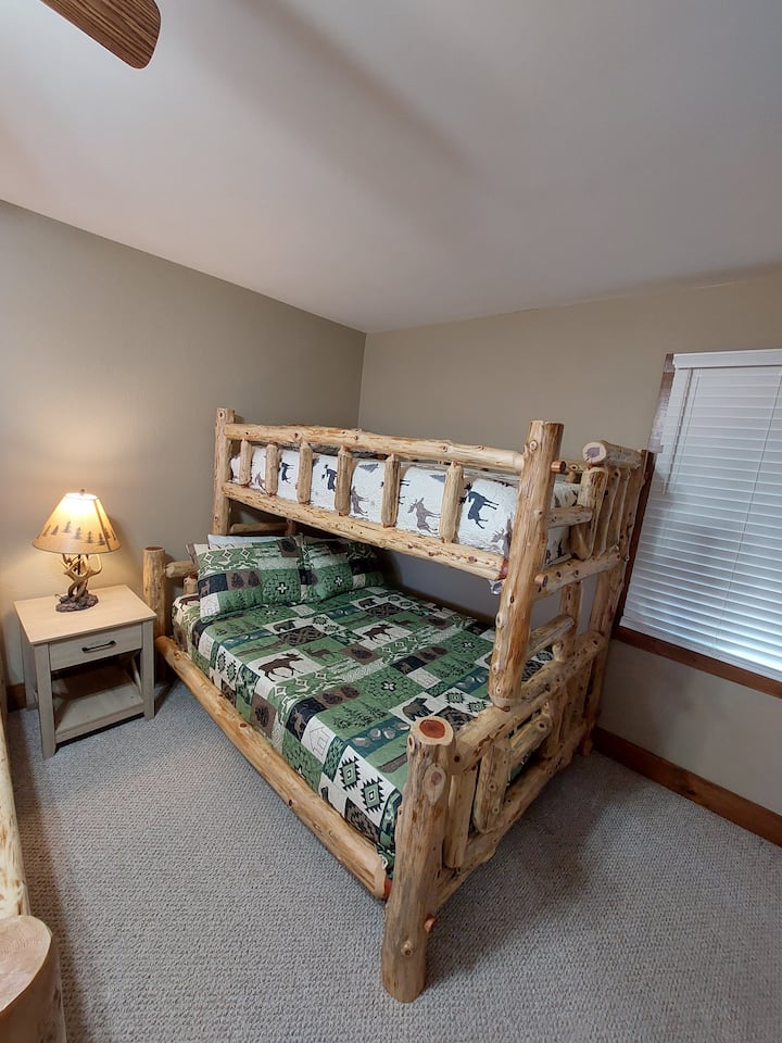 Ორსართულიანი საწოლის სოფლის სიდედრის მორები 