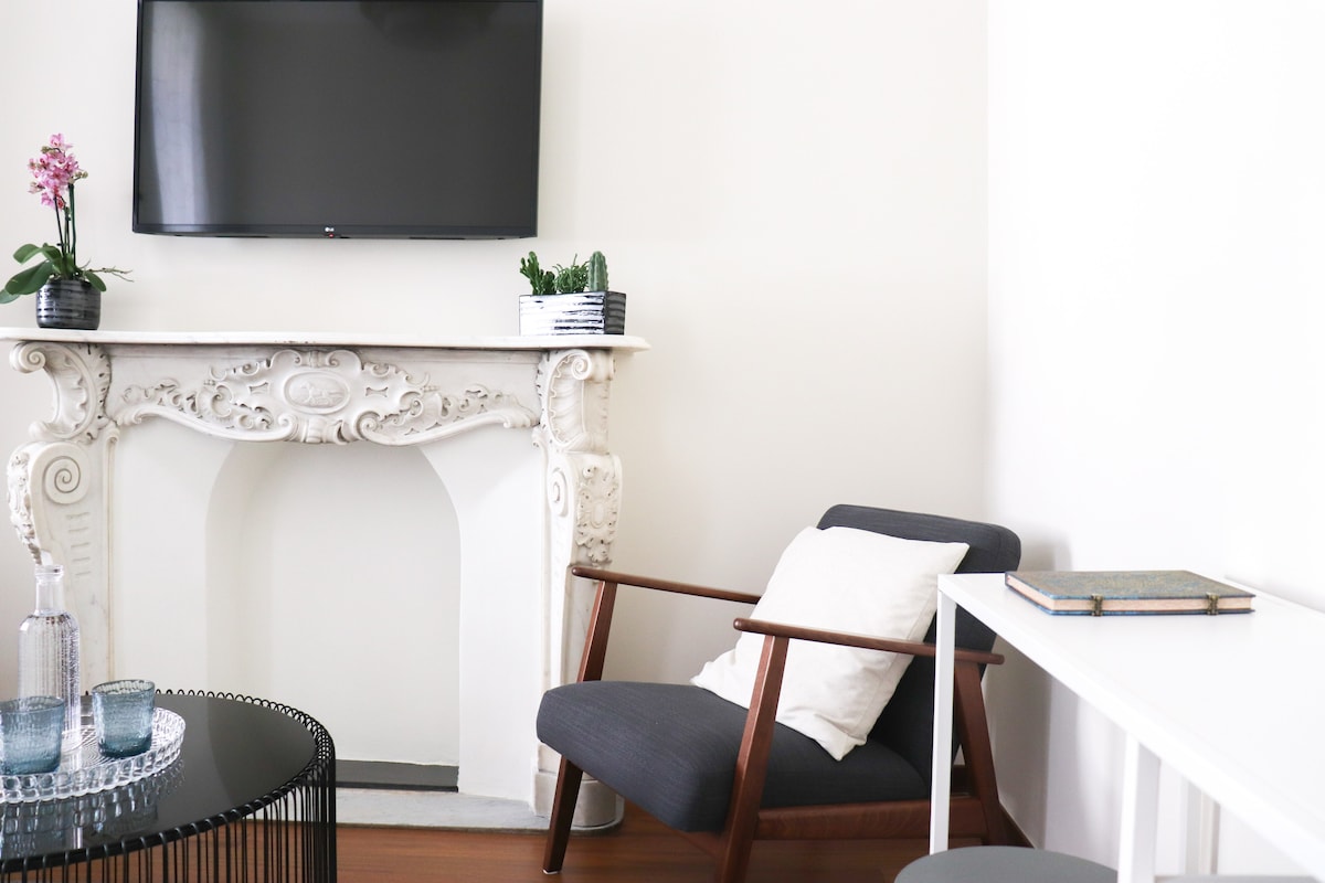 Popular Airbnb listing: Apartment in a historic residence in the center of Genoa in Genova