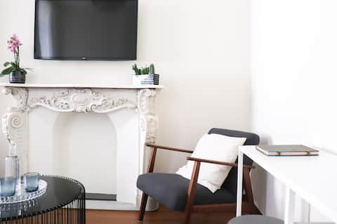 Popular Airbnb listing: Apartment in a historic residence in the center of Genoa in Genova