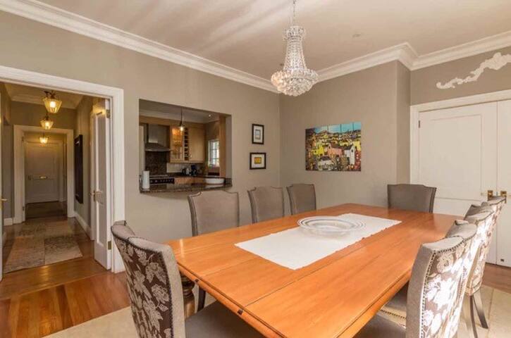 Beautiful Cape Dutch House in Leafy Newlands gallery image 5