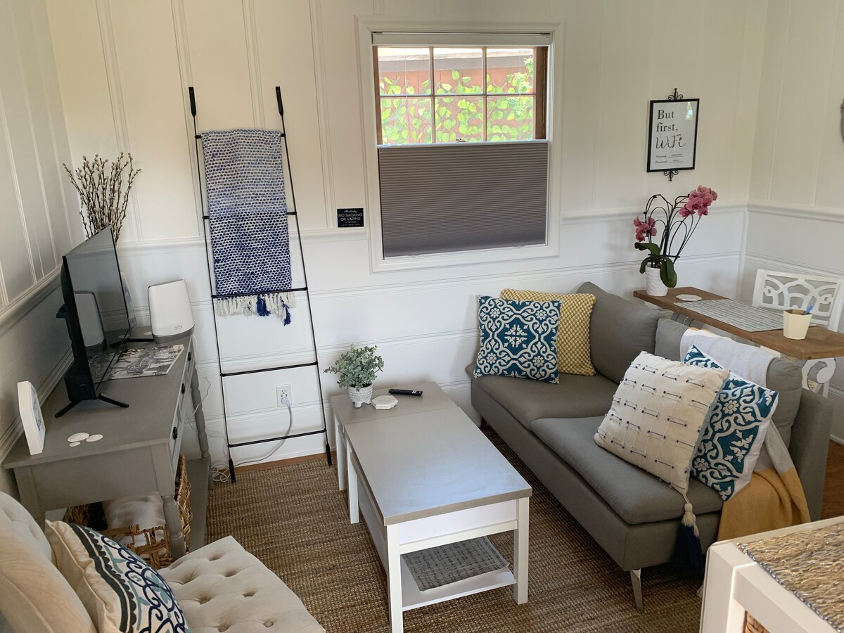 Successful Airbnb property: Cottage at Cabrillo Cozy garden studio in Peninsula
