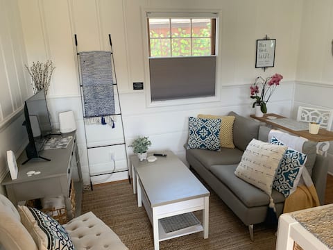 Successful Airbnb property: Cottage at Cabrillo Cozy garden studio in Peninsula