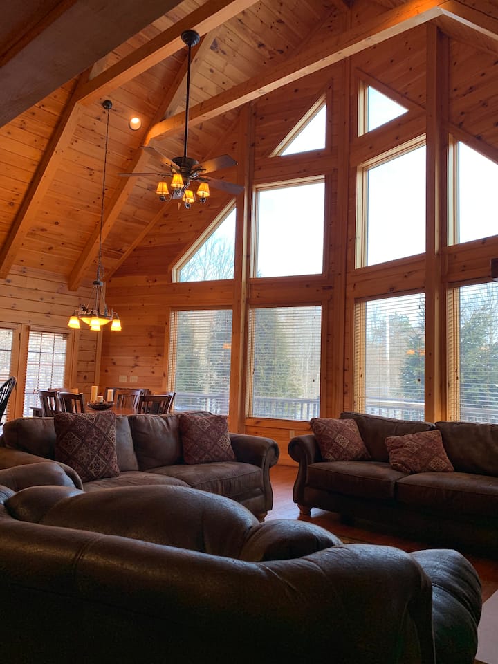 New Beautiful 5 BR cabin poconos with HOT TUB Houses for Rent in