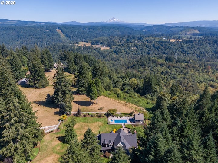 Paradise in Sandy, breathtaking views of Mt. Hood