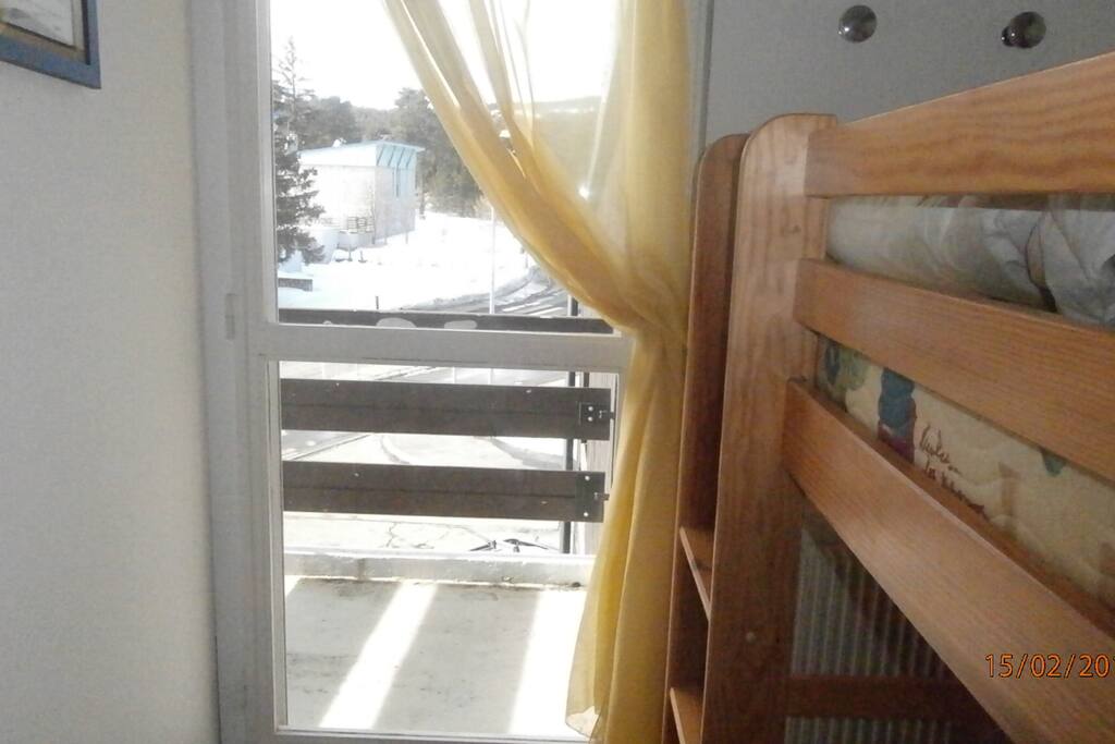 Chambrette avec balcon