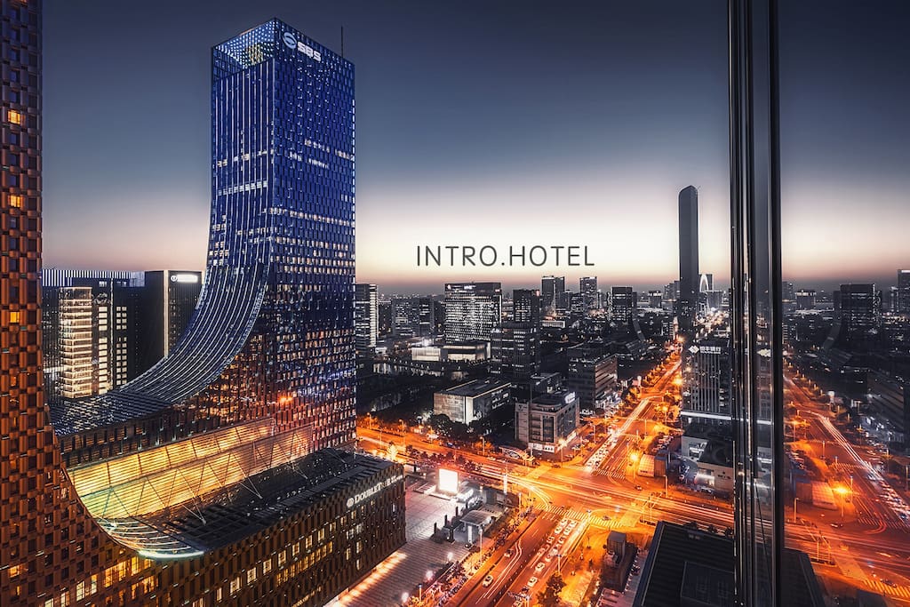 @Intro Hotel 位于苏州传媒大厦商业区,地铁沿线,交通便利
