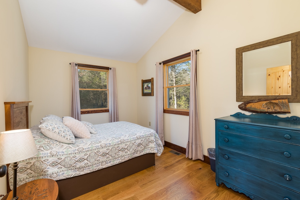 Full Bedroom - 1st Floor