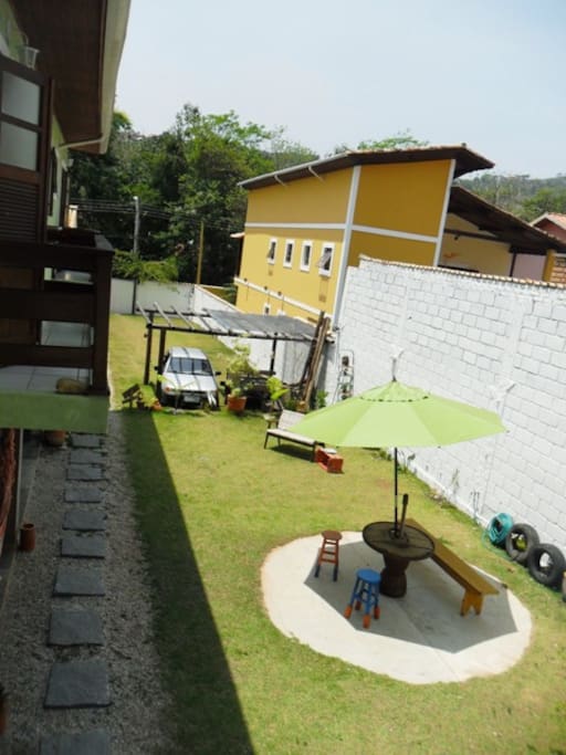 Quintal e Garagem ao fundo