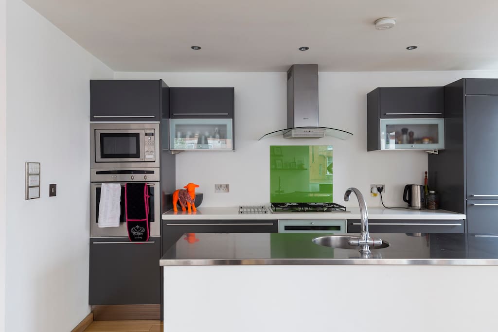 Modern kitchen with new high spec washing machine, dishwasher and oven/microwave