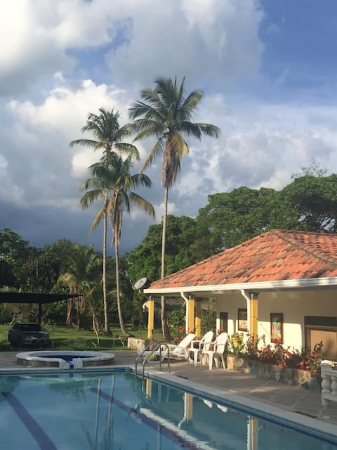 Casa de Campo: Las Camelias Acacías Estate